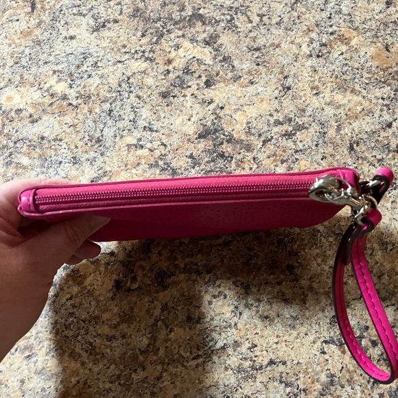 🌸 Coach Hot Pink Perforated Leather Wristlet - Picture 4 of 8